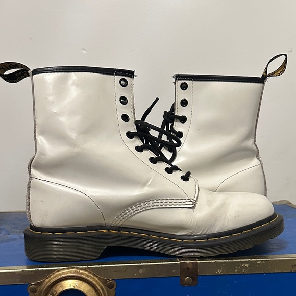 Dr Martens White Lace-Up Boots with Black Soles size 11 - Picture 5 of 5